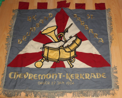 Drumband/Klaroenkorps/Showband St. Barbara Chevremont 1964 - Voorzijde