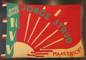 Jonge Strijd Jeugdgroep NVV Maastricht 1950 (±) - Voorzijde thumbnail